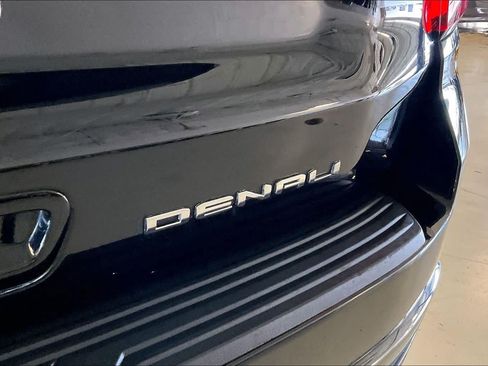 Used 2023 GMC Yukon XL Denali Ultimate AWD/4WD image 9