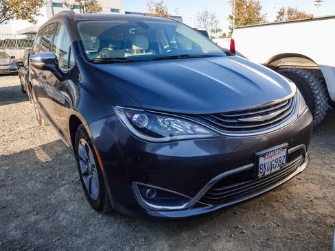 Certified 2019 Chrysler Pacifica Limited image 5