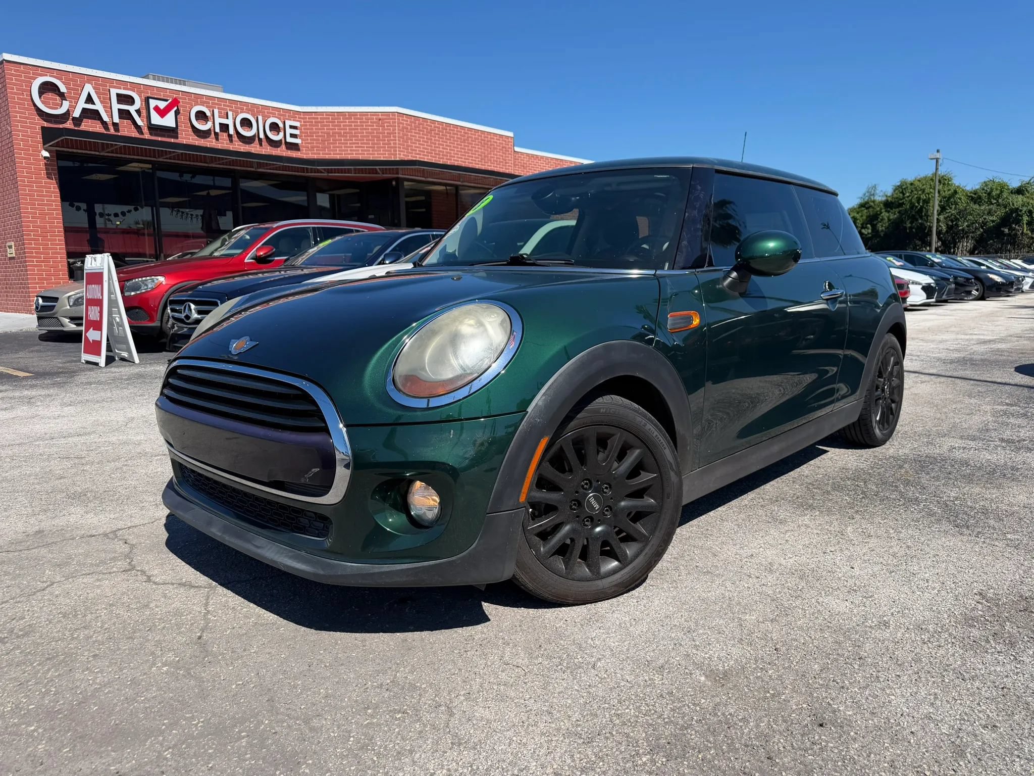 Used 2018 MINI Cooper 2-Door Hardtop w/ Premium Package FWD image 1