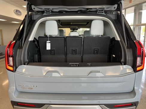 New 2025 Ford Expedition Platinum w/ Platinum Ultimate Package image 5