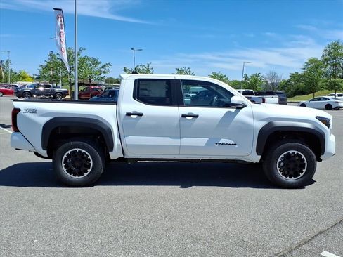 New 2026 Toyota Tacoma TRD Off-Road AWD/4WD image 3
