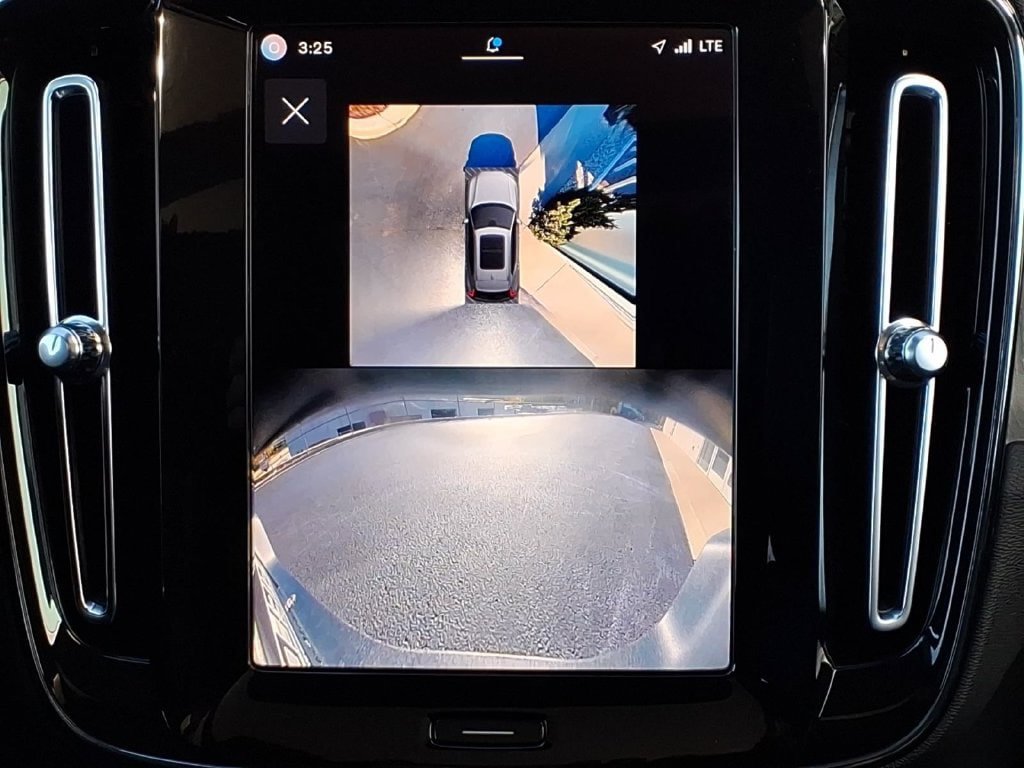 Certified 2024 Volvo XC40 B5 Plus w/ Protection Package Premier AWD/4WD image 16