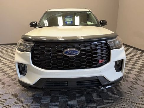 Used 2025 Ford Explorer ST AWD/4WD image 4