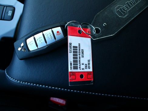 New 2025 Mitsubishi Outlander SEL image 26