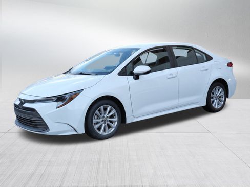 Certified 2025 Toyota Corolla LE image 3
