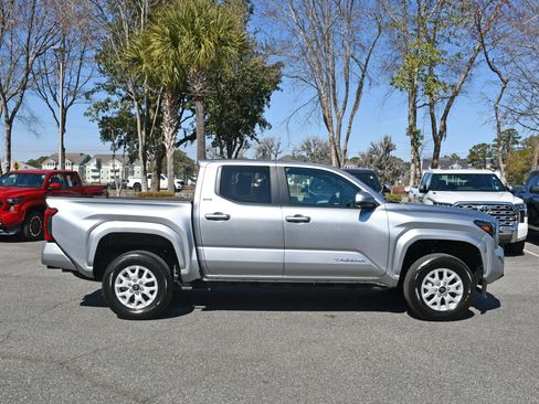 Certified 2025 Toyota Tacoma SR5 image 5