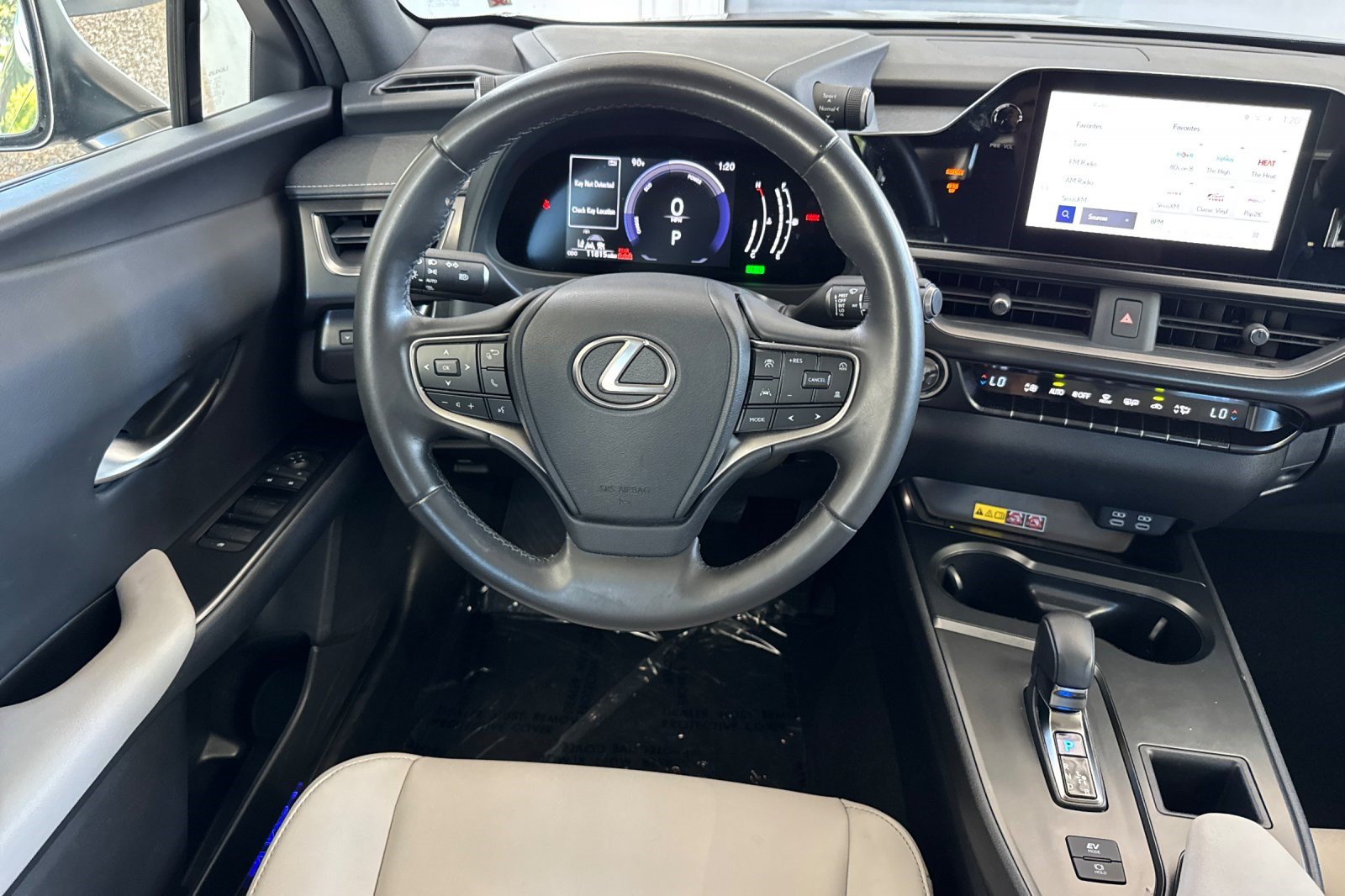 Certified 2025 Lexus UX 300h FWD w/ Accessory Package (Z2) image 18