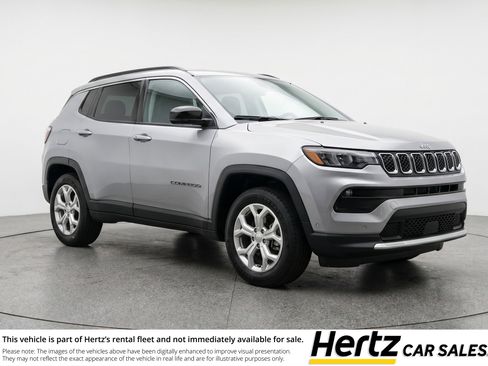 Used 2025 Jeep Compass Latitude AWD/4WD image 1