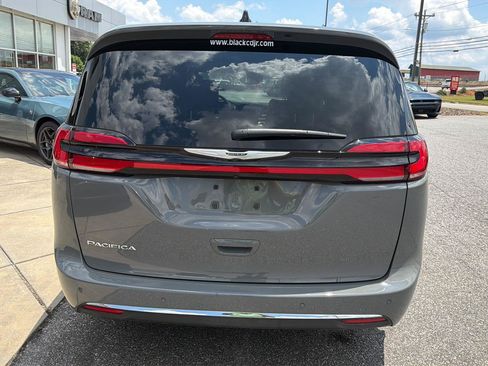 Used 2025 Chrysler Pacifica Select FWD image 10
