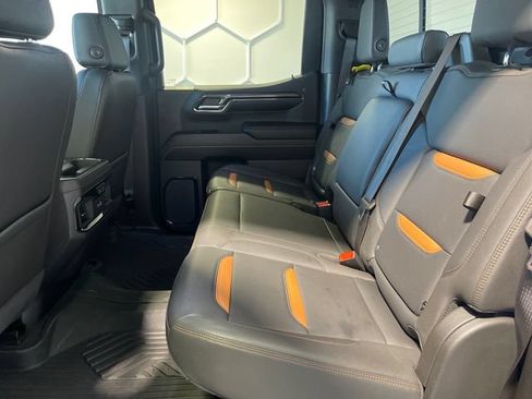 Used 2024 GMC Sierra 1500 AT4 w/ Technology Package AWD/4WD image 17