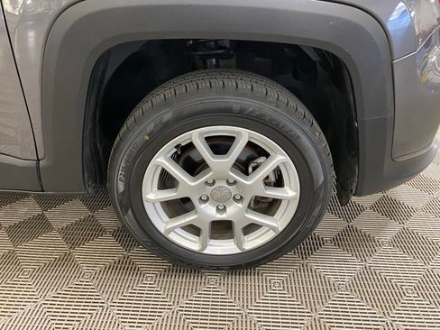 Used 2019 Jeep Renegade Latitude w/ Cold Weather Group AWD/4WD image 15