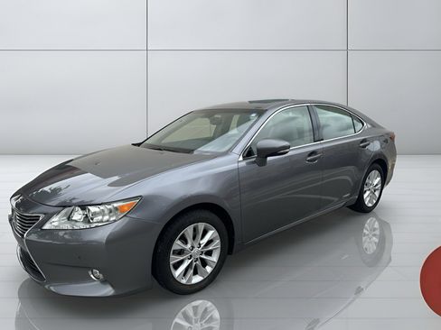Used 2015 Lexus ES 300h w/ Navigation System Package FWD image 4
