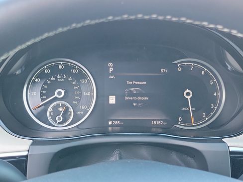 Certified 2023 Genesis GV70 2.5T image 9