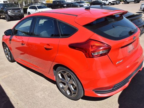 Used 2017 Ford Focus ST image 6