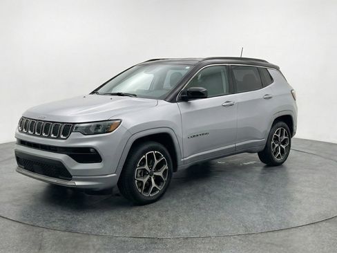 Used 2025 Jeep Compass Limited AWD/4WD image 3