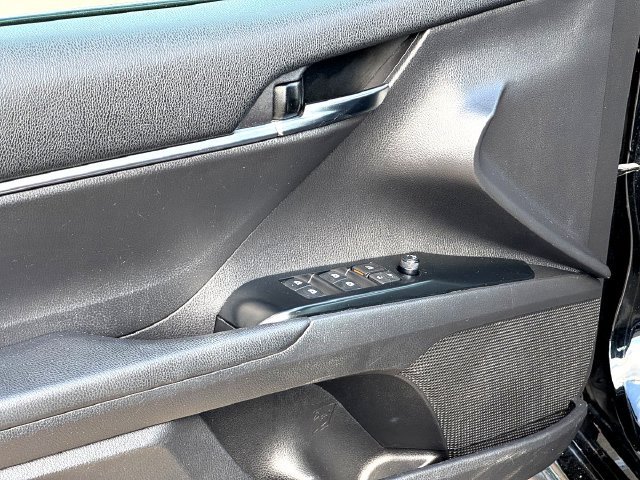 Used 2019 Toyota Camry SE FWD image 10