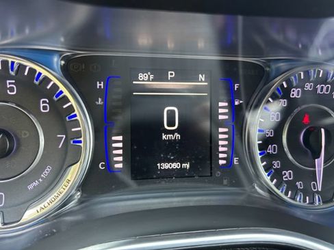 Used 2016 Chrysler 200 Limited FWD image 12
