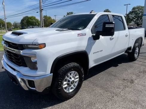 Used 2024 Chevrolet Silverado 2500 LT w/ Convenience Package AWD/4WD image 6