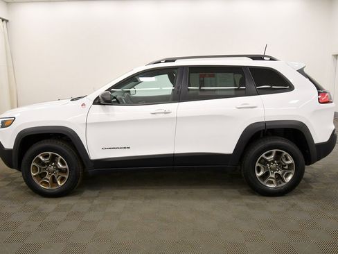 Used 2019 Jeep Cherokee Trailhawk w/ Cold Weather Group image 4