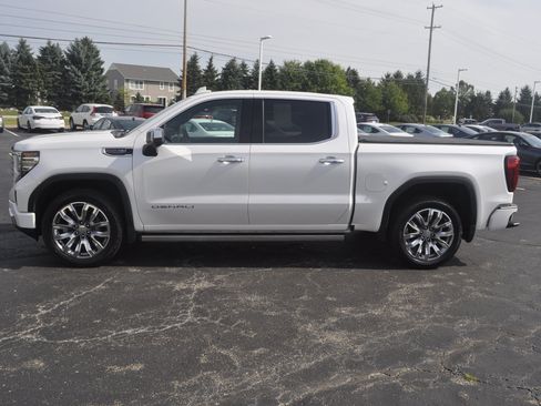 Used 2023 GMC Sierra 1500 Denali AWD/4WD image 4