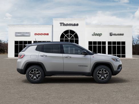 New 2026 Jeep Compass Trailhawk w/ Sun, Sound & Navigation Group AWD/4WD image 21