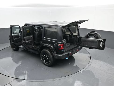 Used 2023 Jeep Wrangler Unlimited Sahara w/ Cold Weather Group AWD/4WD image 30