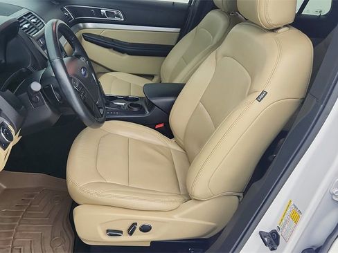 Used 2017 Ford Explorer XLT w/ Equipment Group 202A image 17