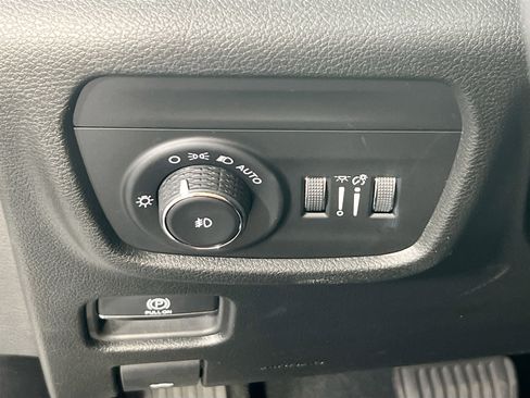 Used 2023 Jeep Grand Cherokee Limited w/ Black Appearance Package image 10