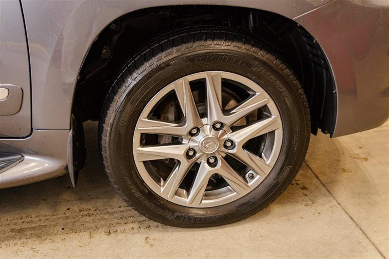 Used 2015 Lexus LX 570 4WD w/ Luxury Package image 39