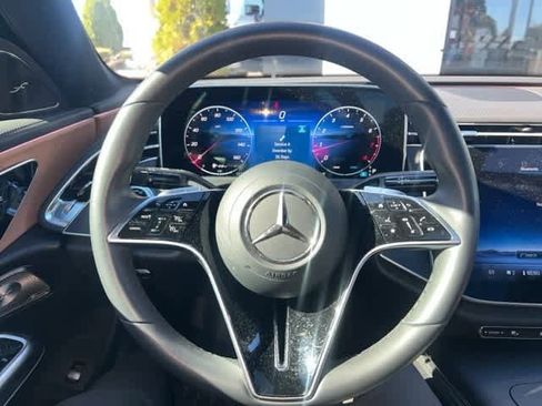 Used 2025 Mercedes-Benz E 350 4MATIC Sedan image 19