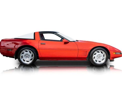 Used 1992 Chevrolet Corvette Coupe RWD image 2