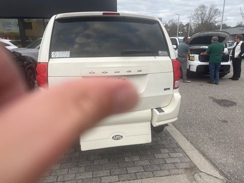 Used 2012 Dodge Grand Caravan SXT image 8