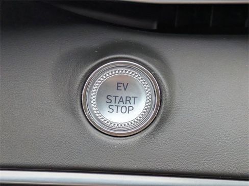 Used 2025 Genesis Electrified GV70 Advanced image 30