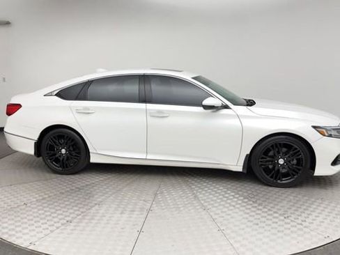 Used 2021 Honda Accord Touring image 9