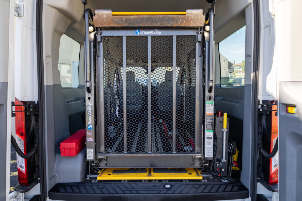 Used 2018 Ford Transit 150 XL RWD image 18
