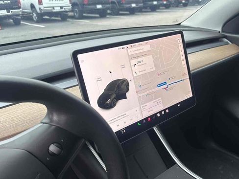 Used 2021 Tesla Model Y Long Range image 8