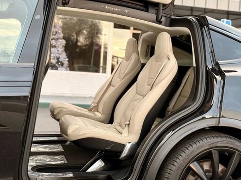 Used 2017 Tesla Model X 100D image 18