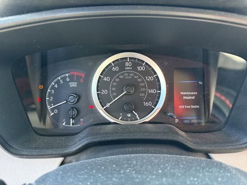 Used 2021 Toyota Corolla LE image 3