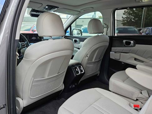 Used 2023 Kia Sorento SX Prestige image 19