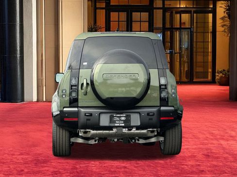 New 2026 Land Rover Defender 110 X-Dynamic SE image 11