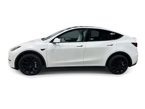 Certified 2023 Tesla Model Y Long Range AWD/4WD image 3