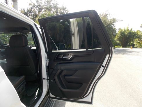 Used 2025 GMC Yukon AT4 w/ AT4 Premium Package AWD/4WD image 22