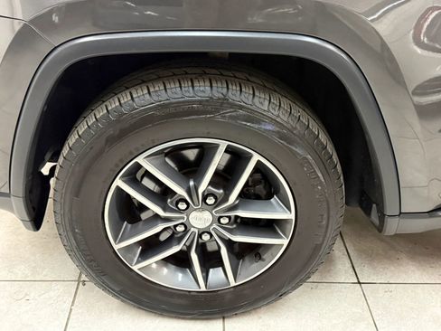 Used 2017 Jeep Grand Cherokee Limited image 32