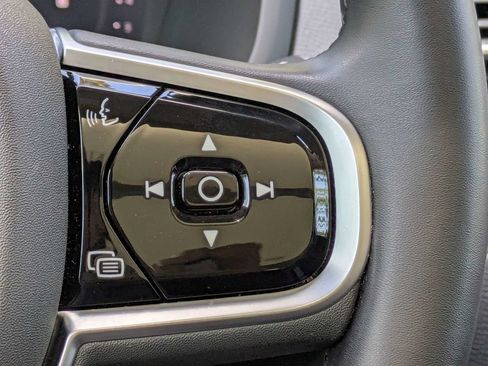 Certified 2025 Volvo XC90 B5 Core AWD/4WD image 28