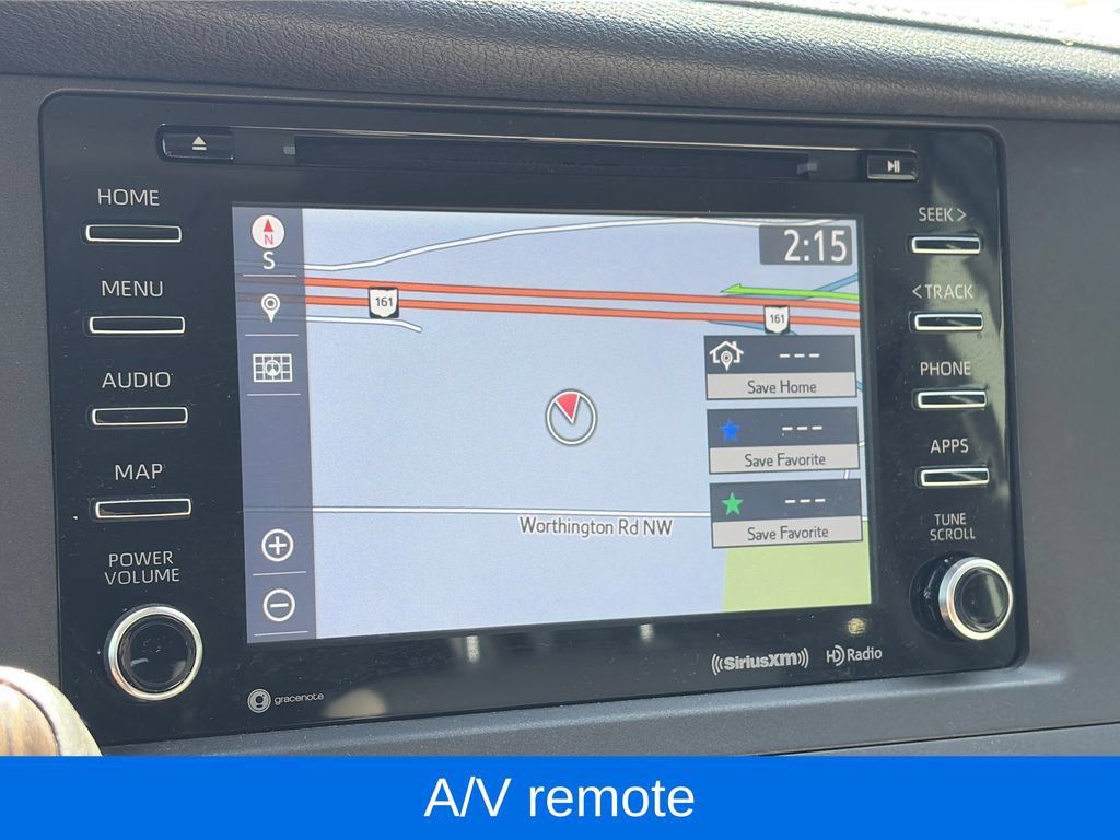 Used 2018 Toyota Sienna XLE Premium w/ Carpet Mat Package FWD image 24