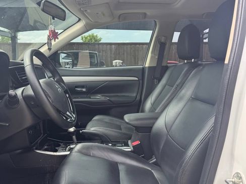 Used 2018 Mitsubishi Outlander SE FWD image 6