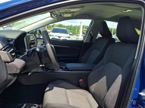 Used 2025 Toyota Camry LE AWD/4WD image 13