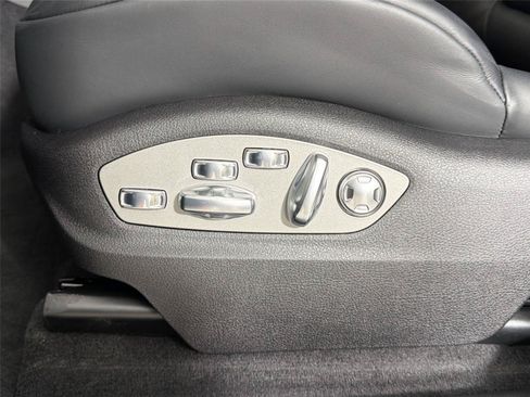 Certified 2026 Porsche Macan AWD/4WD image 32
