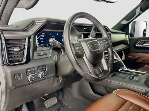 Used 2024 GMC Sierra 3500 Denali Ultimate AWD/4WD image 11
