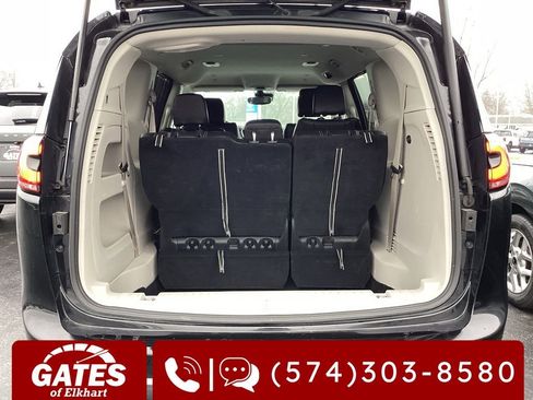 Used 2024 Chrysler Pacifica Touring-L image 11